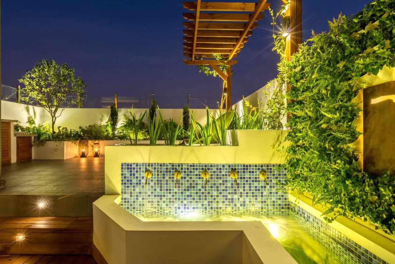 有了花園，一定要有個(gè)水池子